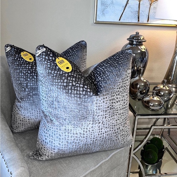 1-NWT CALLISTO HOME DECORATIVE PILLOW (please read
Description for details) - Picture 7 of 11